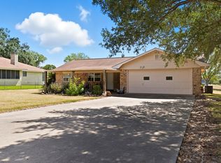 1307 Summit Dr, Gonzales, TX 78629
