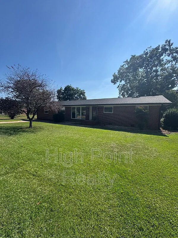 3 bed, 2.0 bath, 1987 sqft, $2,400 — Photo 1
