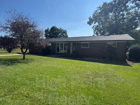 61 Rains Ave SE, Rainsville, AL 35986