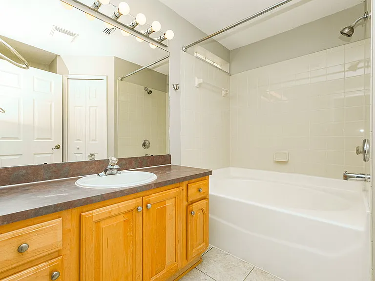 1818 Horsechestnut Ct — Photo 10