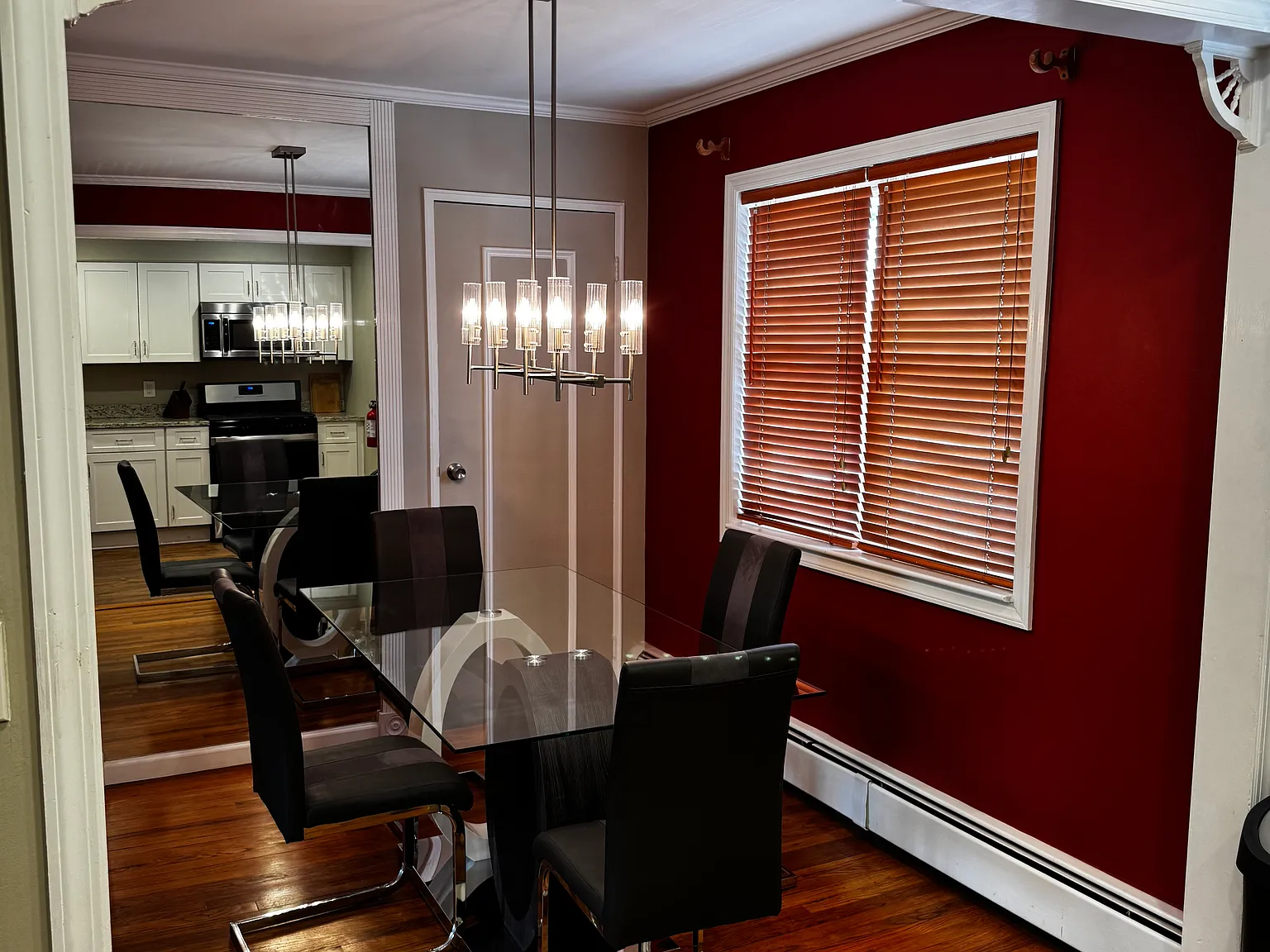 1 bed, 950 sqft, $2,300 — Photo 3