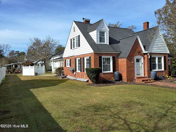 3rd image of 215 N Elm Street