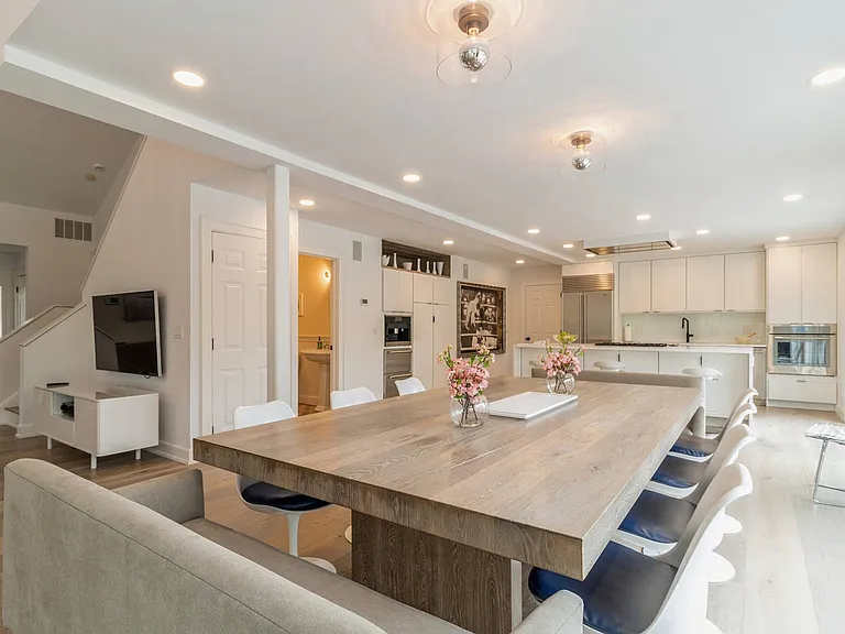 858 Old Sag Harbor Rd — Photo 12