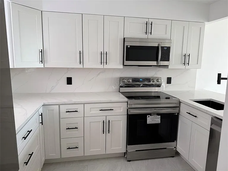 112 Royal Park Dr #4B — Photo 1