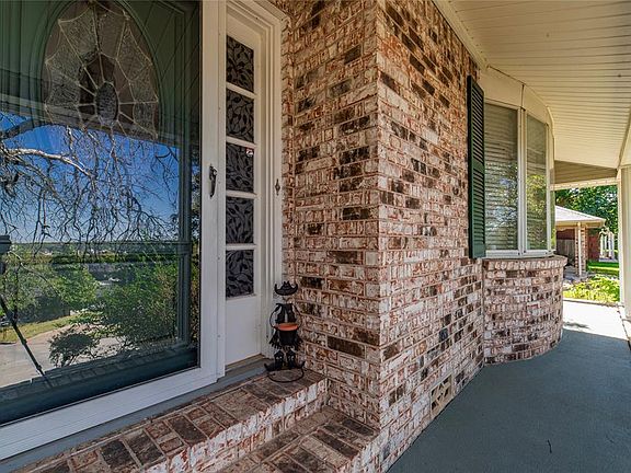4th image of 602 Hilltop Dr
