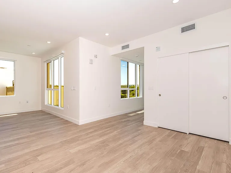 Woodlake Apartments — Photo 22