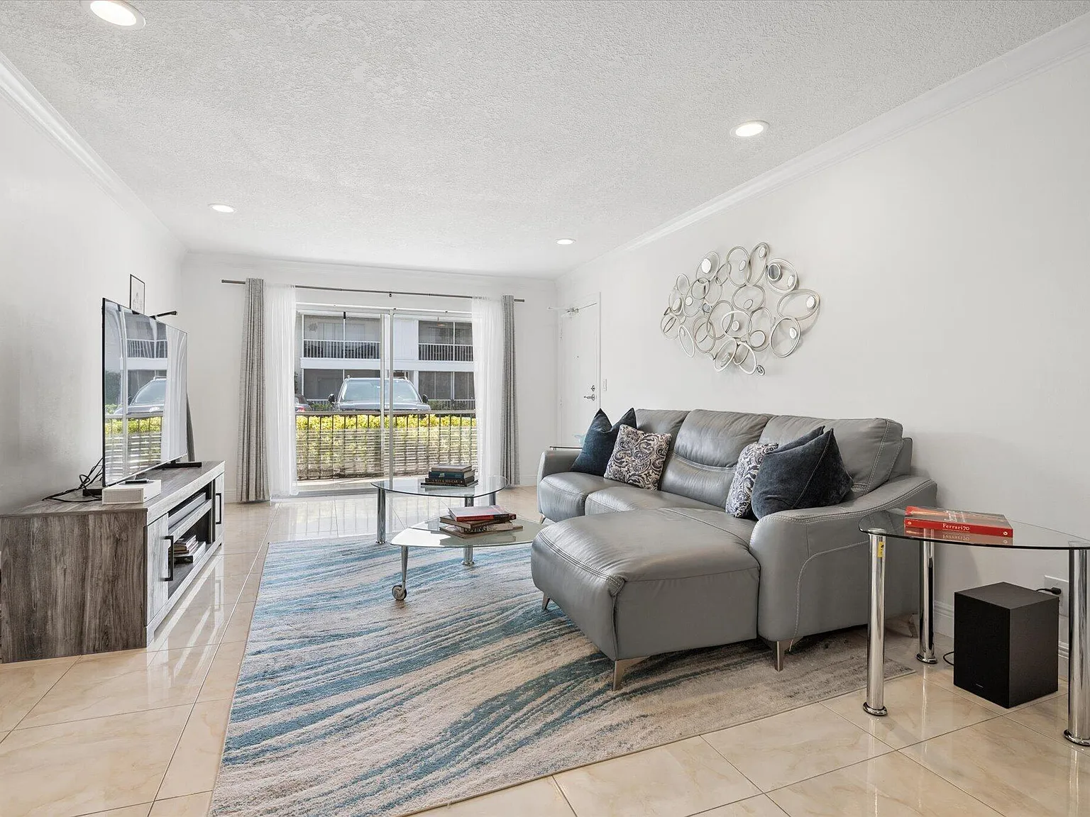 2 bed, 2.0 bath, 1200 sqft, $2,250 — Photo 3