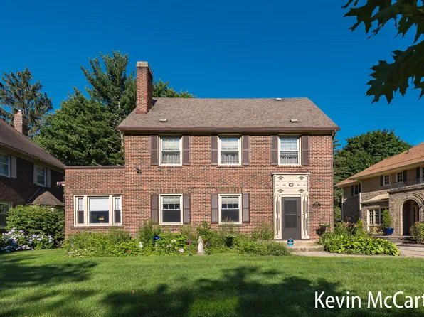 839 Iroquois Dr SE, Grand Rapids, MI 49506