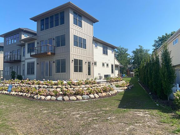 3rd image of 567 Macatawa Ave #14
