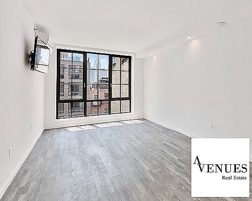 4th image of 433 W 53rd St #4D