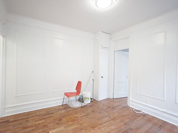 2nd image of 24 Saint Nicholas Pl APT 5C