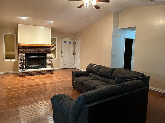 4th image of 715 Shenandoah Ct