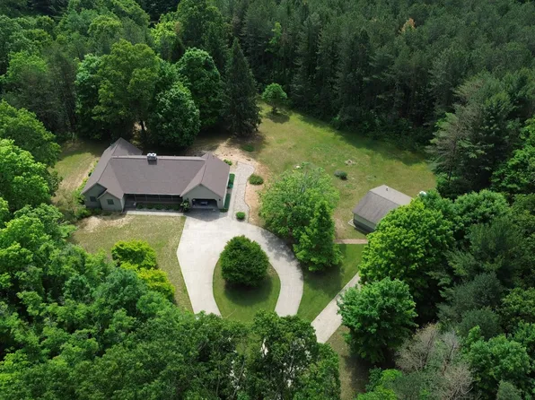 65563 32nd St, Lawton, MI 49065