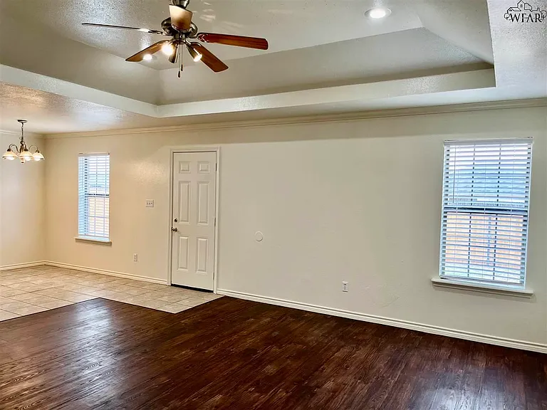 4 Johnathan Pl — Photo 3