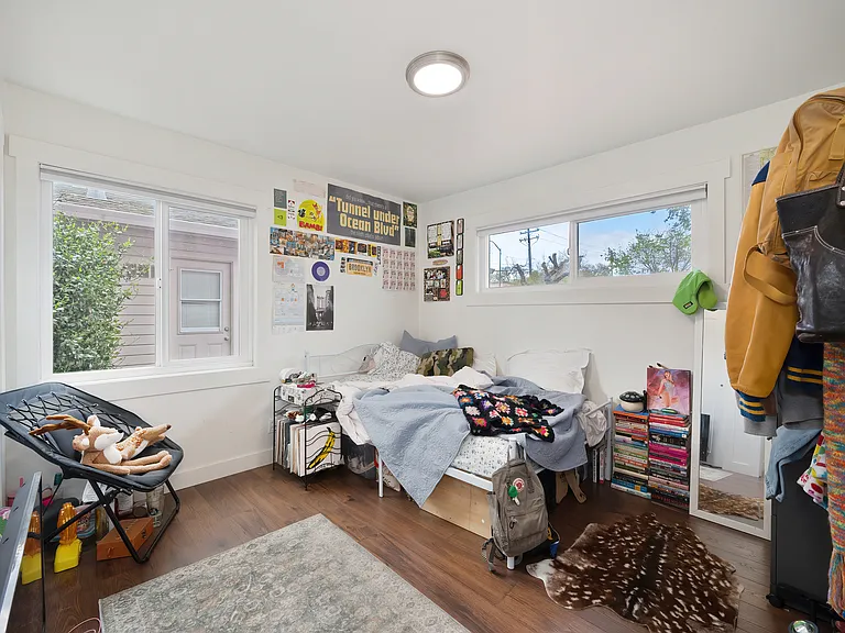 532 Oeste Dr — Photo 9