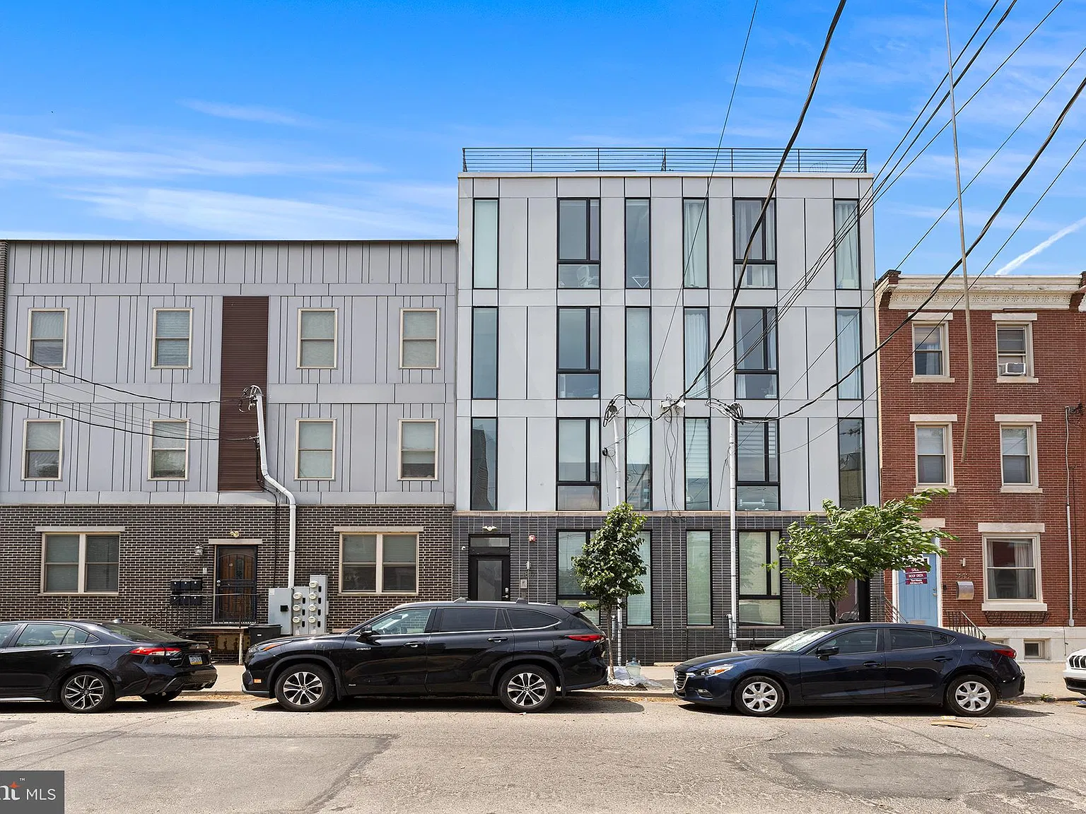 2 bed, 1.0 bath, 819 sqft, $2,400 — Photo 1