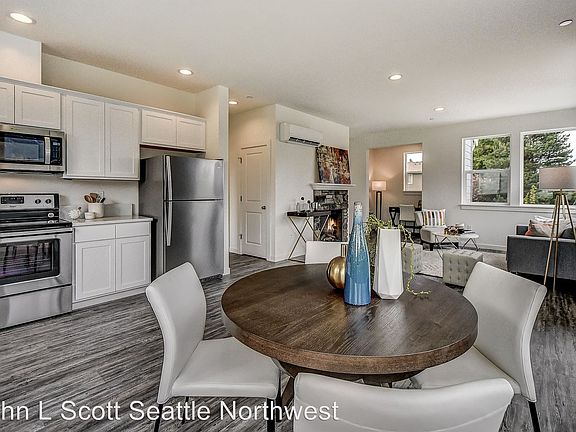 5th image of 272 SE Orchard Dr APT 4