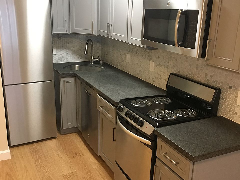 1st image of 1490 Chestnut St APT 1