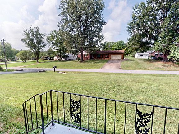 4th image of 3921 Laura Ct