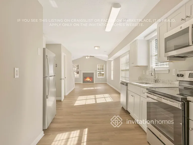 1241 Waterton Trl — Photo 10