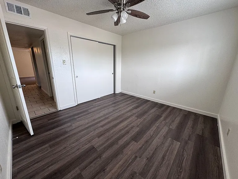 407 W Tilden St — Photo 39