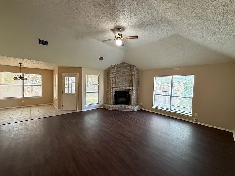 1221 Castleman Dr — Photo 3
