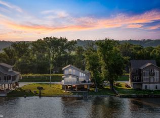 503 Edgewater Beach Rd, Burlington, IA 52601