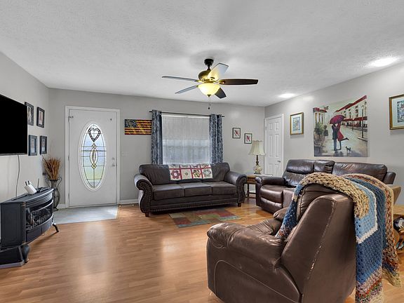 3rd image of 107 Cayenne Dr