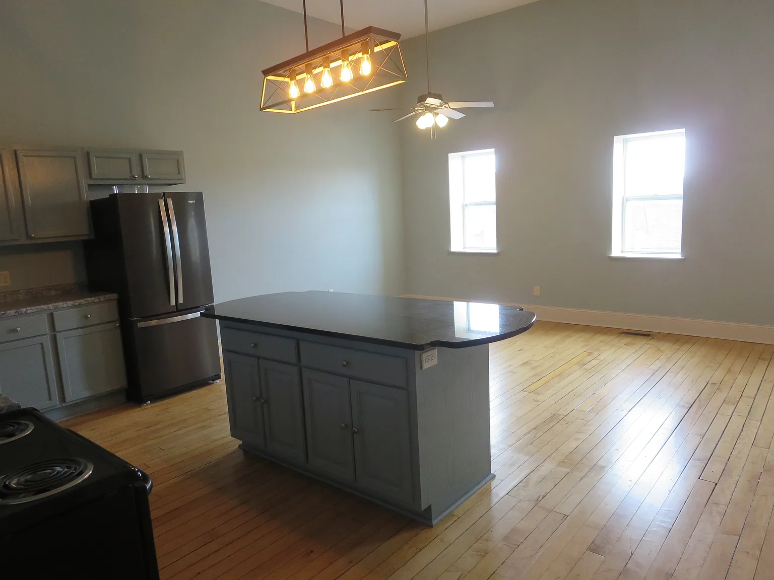 1 bed, 1200 sqft, $1,300 — Photo 4