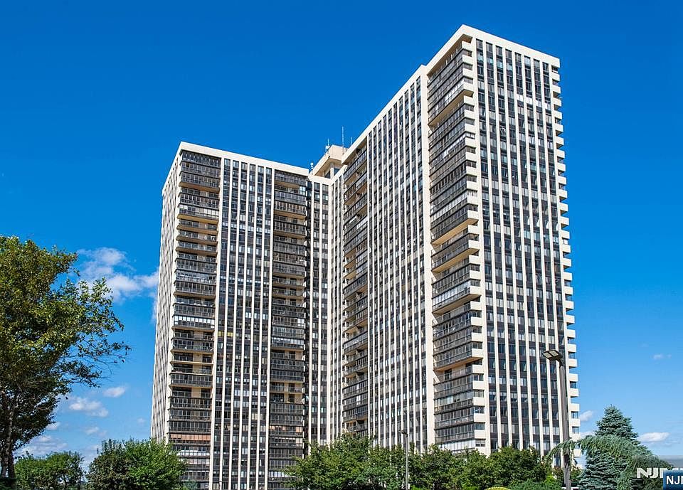 1st image of 300 Winston Dr APT 1722