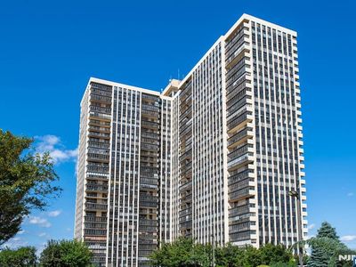 300 Winston Dr APT 1722, Cliffside Park, NJ, 07010