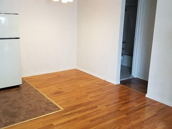 5th image of 35 Windsor Ct