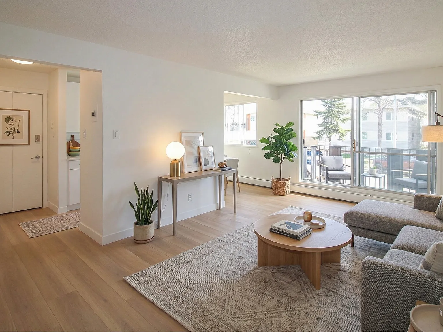 Sterling Apartments - 10654 107 — Photo 3