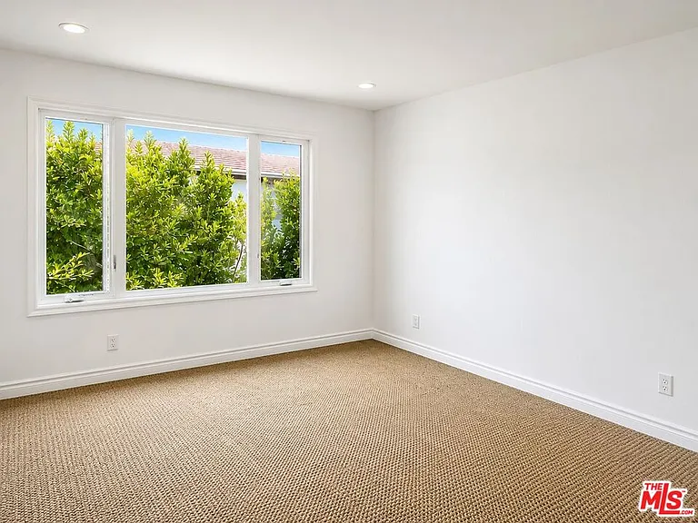 1394 Avenida De Cortez — Photo 4