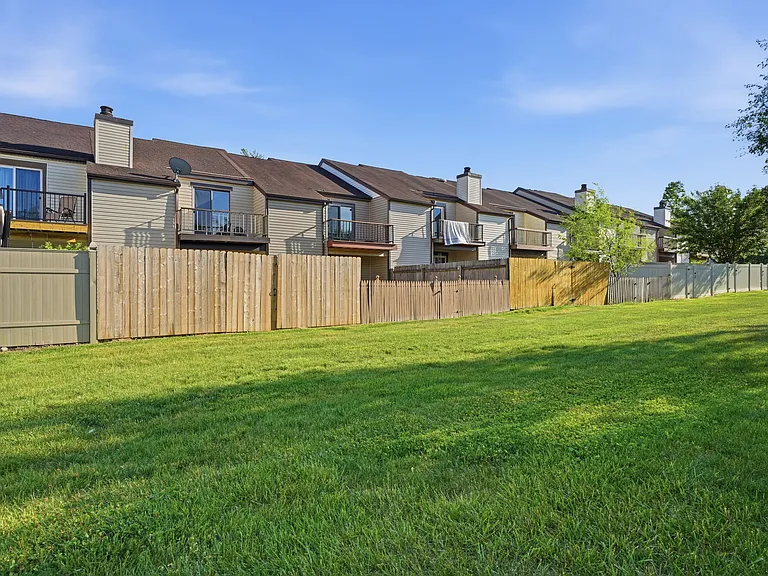 272 Hudson Ct — Photo 33
