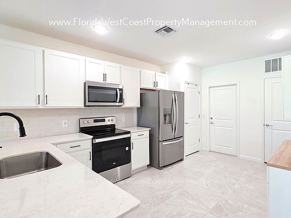 3rd image of 6467 Silverstar Dr