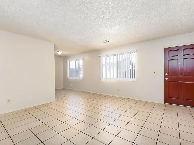 550 E Avenue H14 #3 — Photo 6
