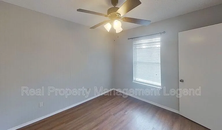 701 S Valentine Dr — Photo 18