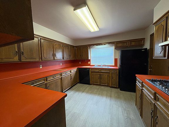 3rd image of 6348 Dianne St