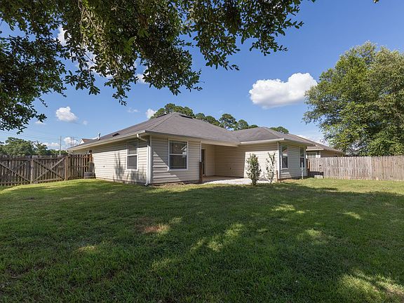3rd image of 143 Creekview Dr
