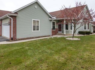 856 Timber Ridge Dr, Waukesha, WI 53189