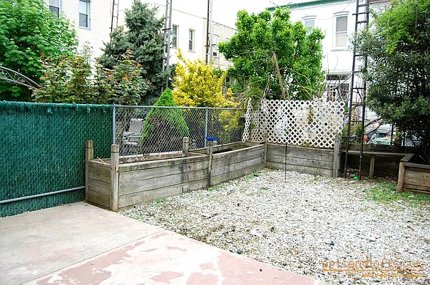 Rented by aptsandlofts.com | media 37