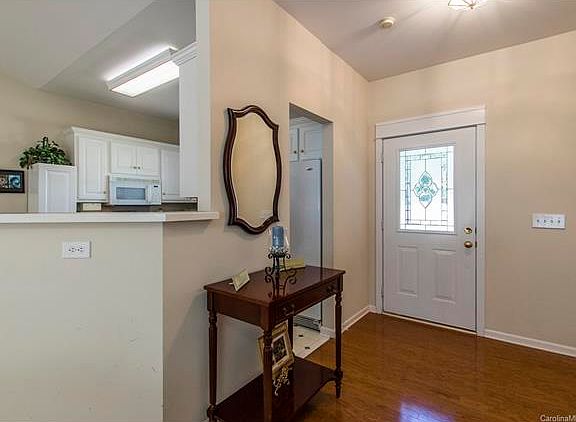 3rd image of 7962 King Arthurs Ct