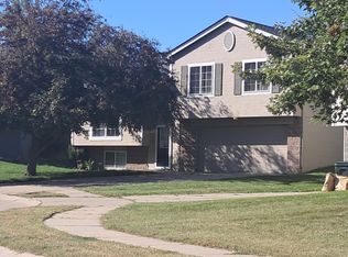 18908 T Cir, Omaha, NE 68135