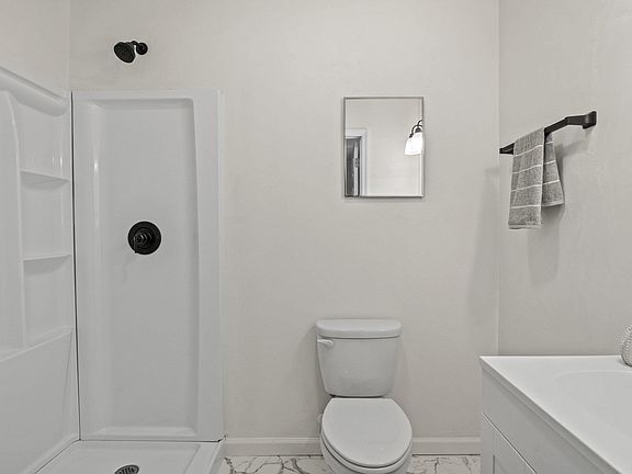 4th image of 900 Taylor St