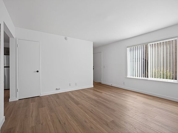 3rd image of 6333 Hummingbird St
