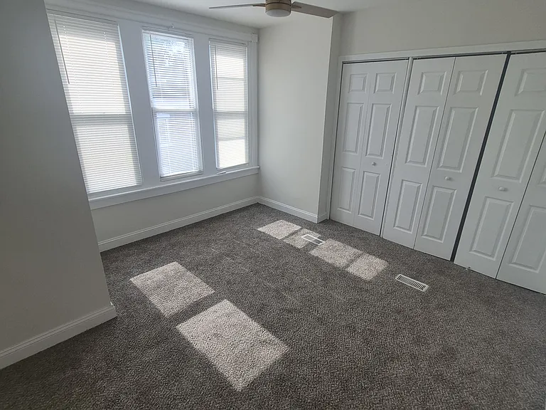 6010 N Lambert St — Photo 11