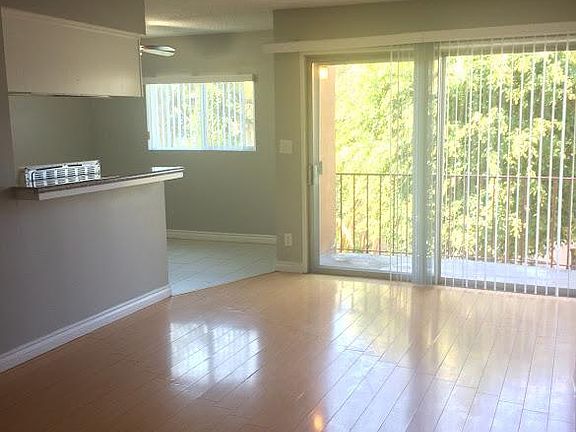 3rd image of 411 E 97th St APT 4