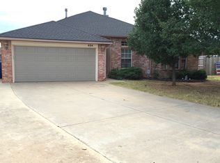404 Arrowhead Way, Mustang, OK 73064