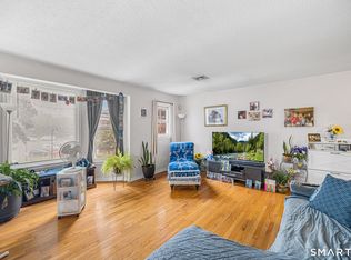 Maple Avenue Mews, Hartford, CT 06114